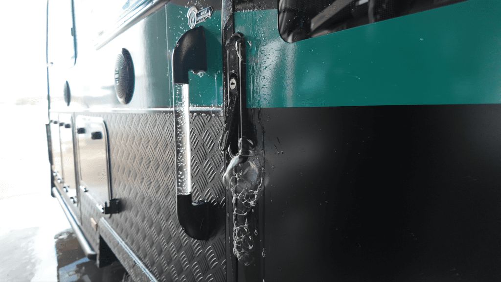 Bubbles at a caravan door handle during a pressure leak test