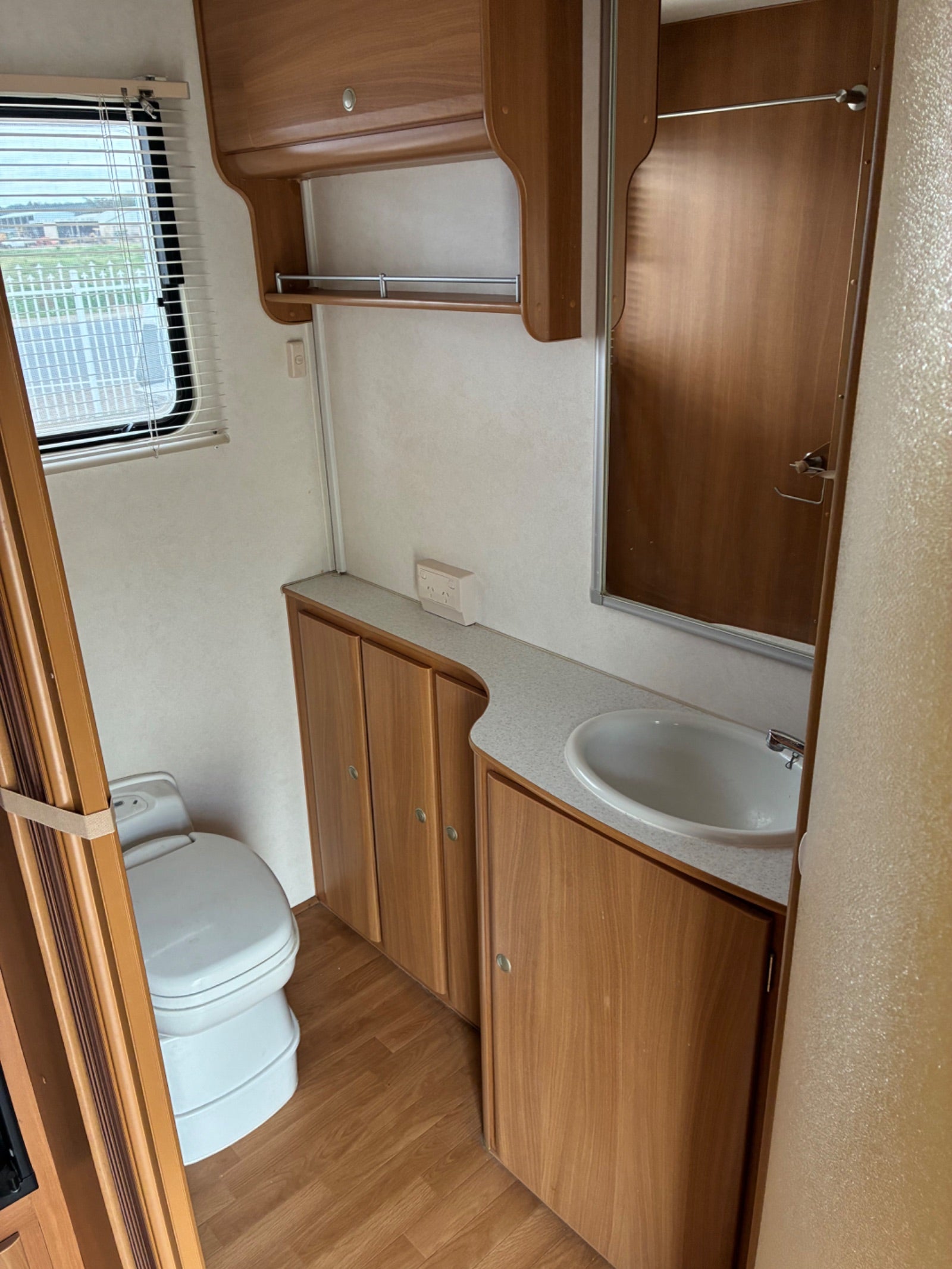 2010 Jayco Starcraft Enterprise 20ft photo 17